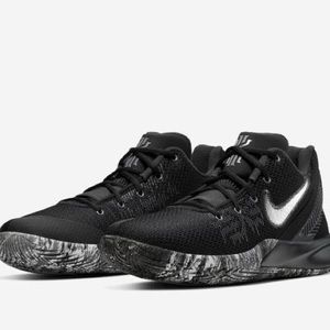 Kyrie flytrap 2 ball shoes size 9.5